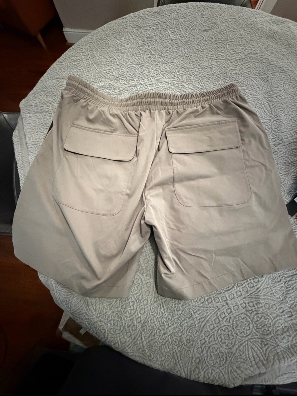 Men's Elastic Waist Cargo Shorts in Tan with Back Flap Pockets